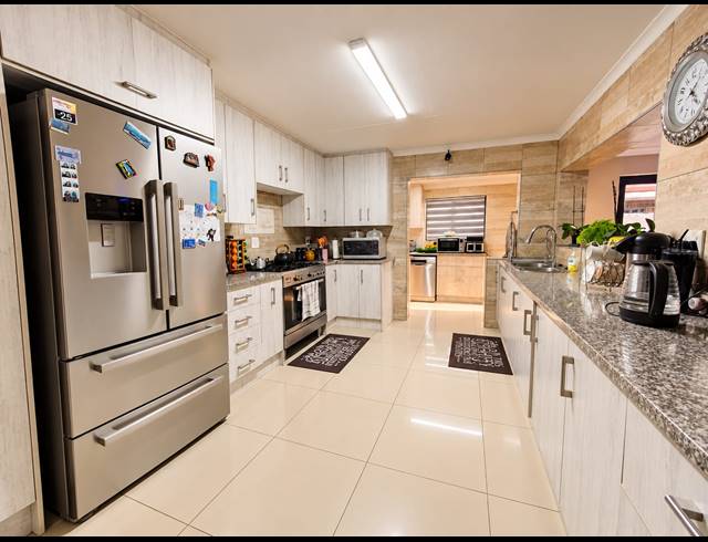 4 BEDROOM HOUSE FOR SALE IN SUNAIR PARK